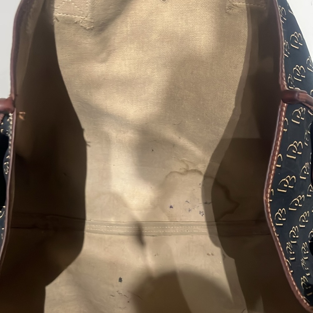 Dooney & Bourke Black Monogram Canvas tote
Large tote bag
Condition: used - Picture 4 of 9